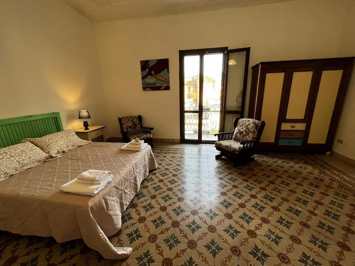 Mille Lire Peppe'S Home Palerme